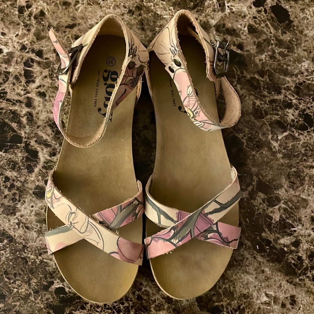 Goby sandals